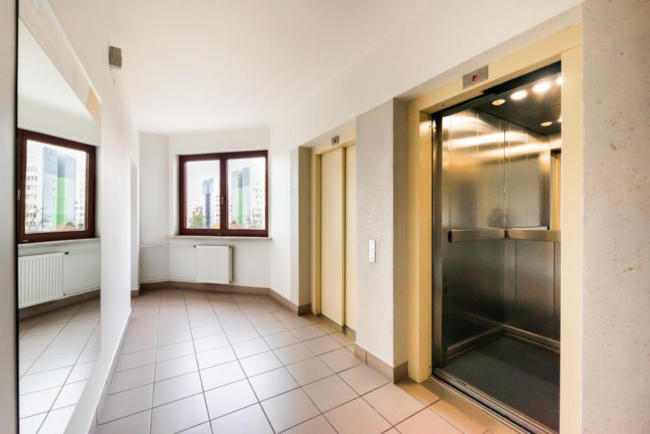 Woronicza Homey Wooden Apartment Varşovia Exterior foto